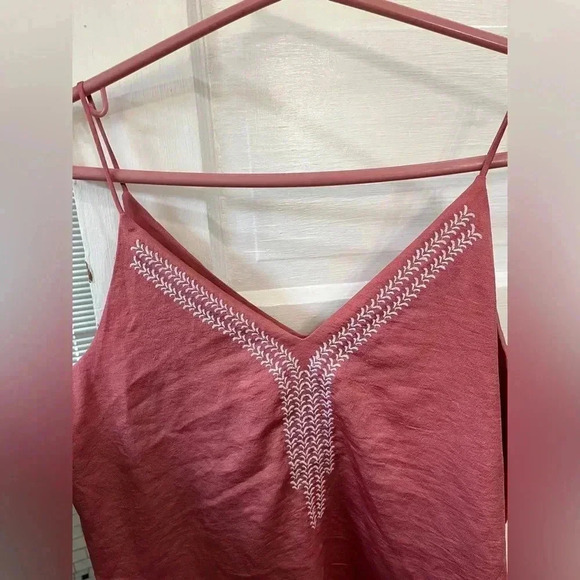 Express peach light pink flowy tanktop embroidered design size medium - Picture 5 of 8